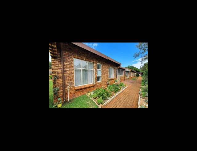 2 BEDROOM TOWNHOUSE FOR SALE IN CLARINA